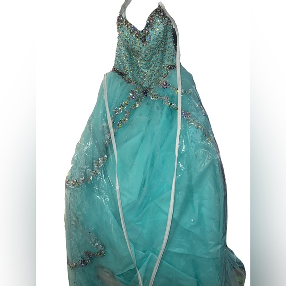 ๐NWT Vizcaya MoriLee by Madeline Gardener Ball Gown Size 8 ๐ - Picture 4 of 10